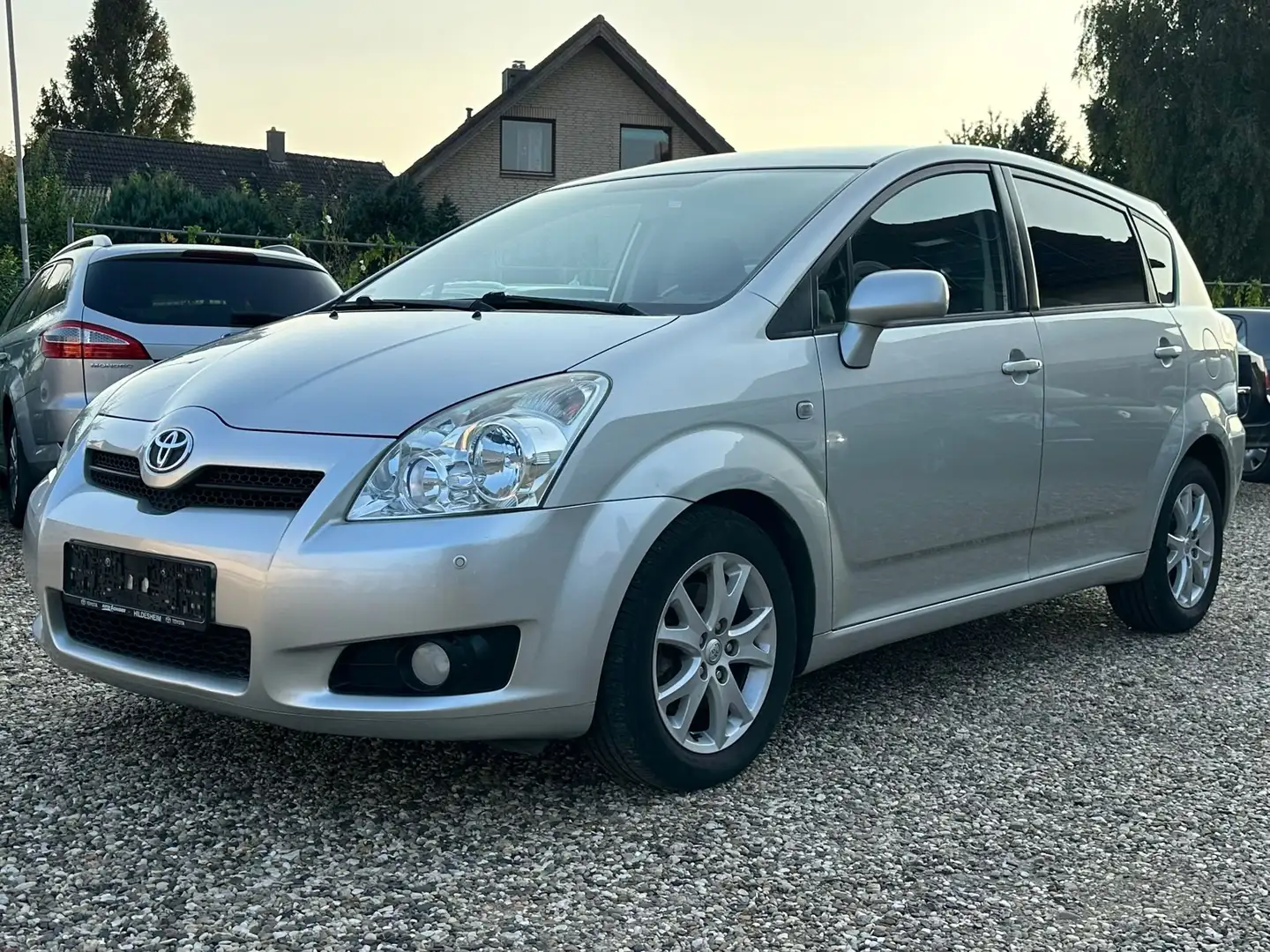 Toyota Corolla Verso 2.2 D-4D Sol 1Hand Klima PDC Alu. 6-Gänge Gris - 1