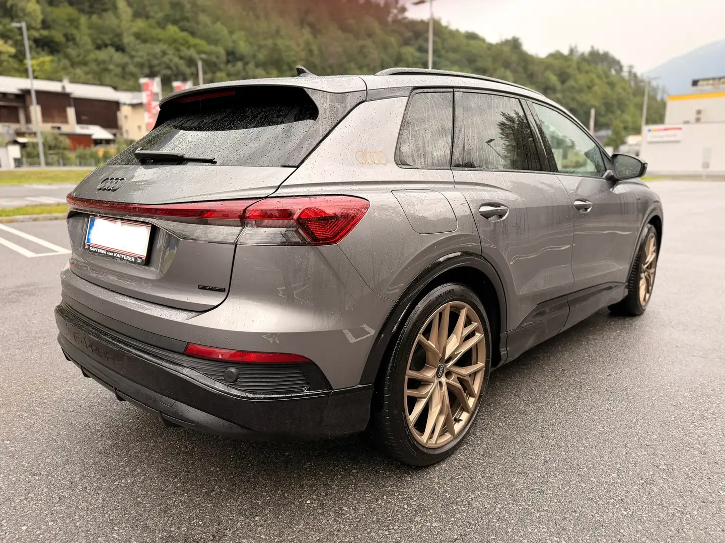 Audi Q4 e-tron Q4 50 e-tron quattro 220kW 82kWh Grau - 1