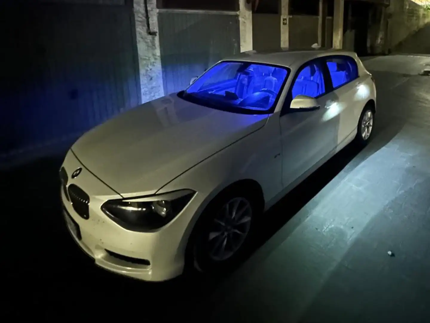 BMW 120 Serie 1 F/20-21 2011 120d 5p Urban Bianco - 1