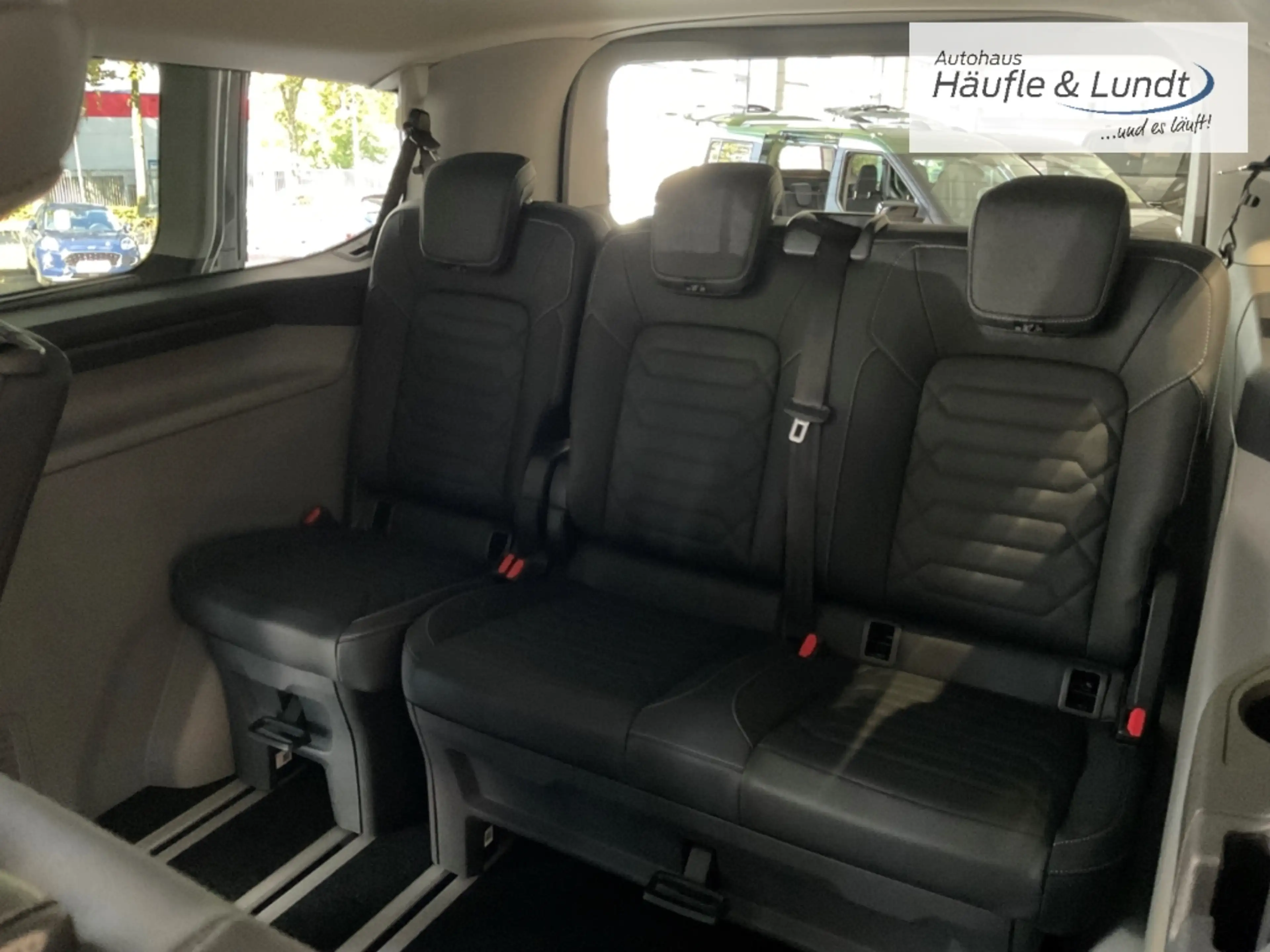 Ford Tourneo Custom 320 L2 Titanium StandHZG Navi Leder Digitales Cock — photo 9