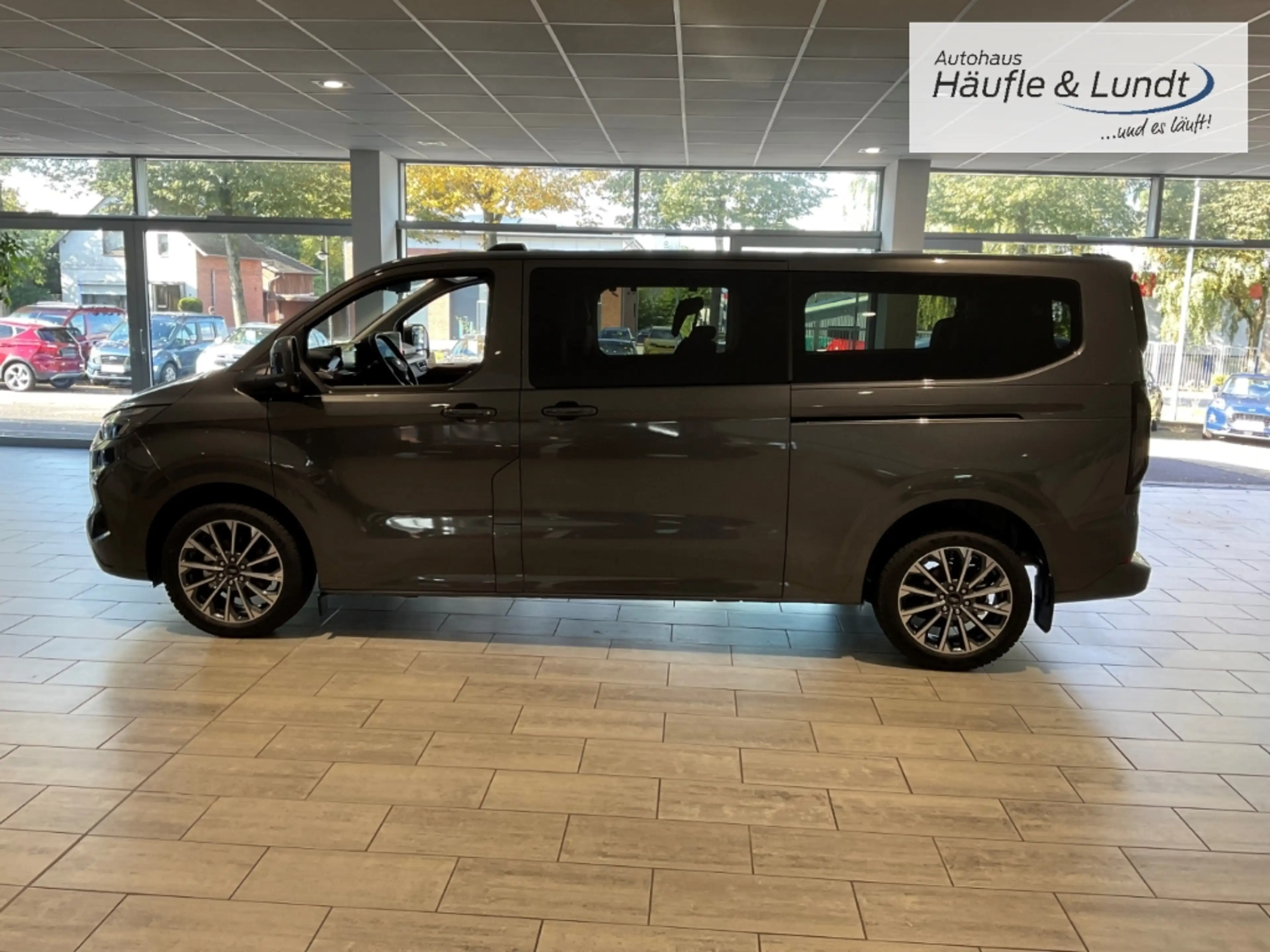 Ford Tourneo Custom 320 L2 Titanium StandHZG Navi Leder Digitales Cock — photo 3