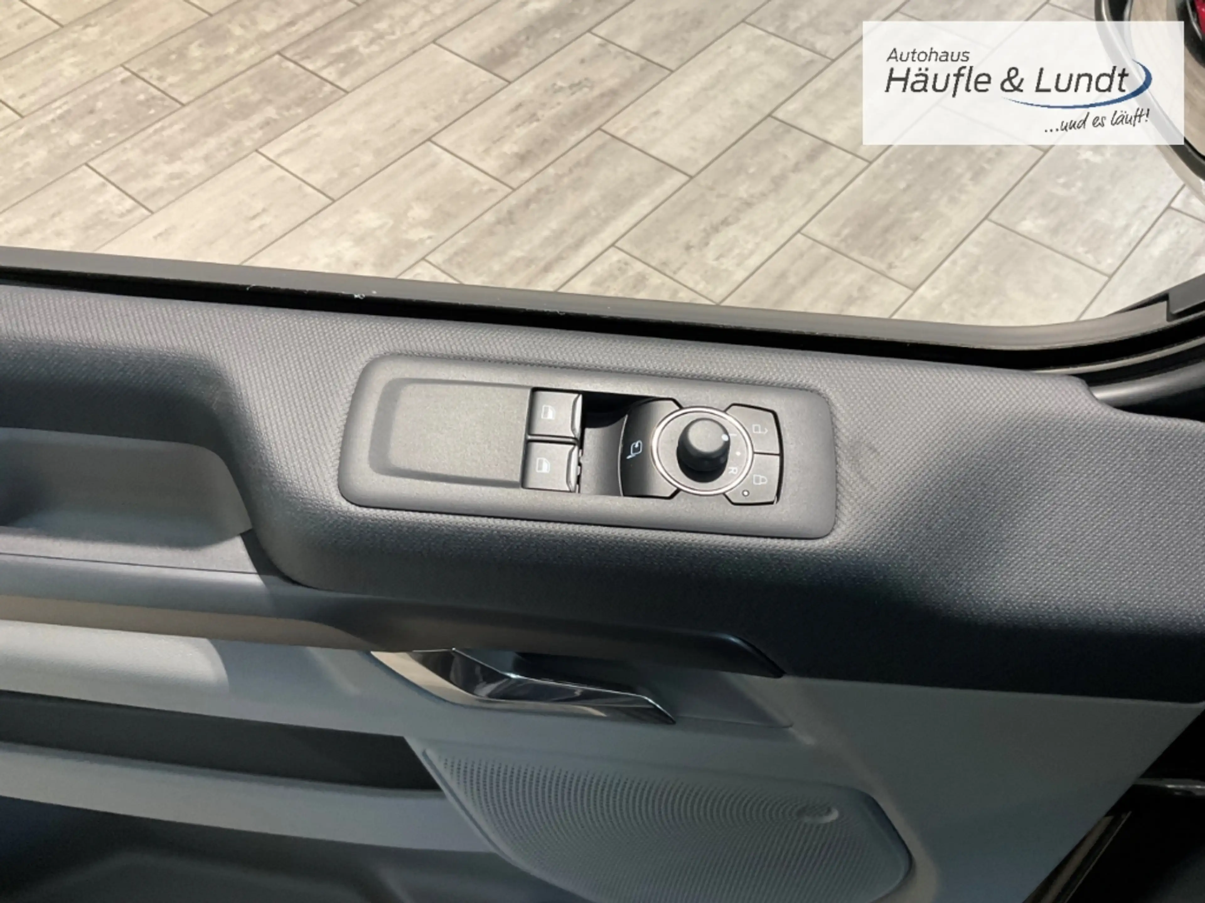 Ford Tourneo Custom 320 L2 Titanium StandHZG Navi Leder Digitales Cock — photo 14