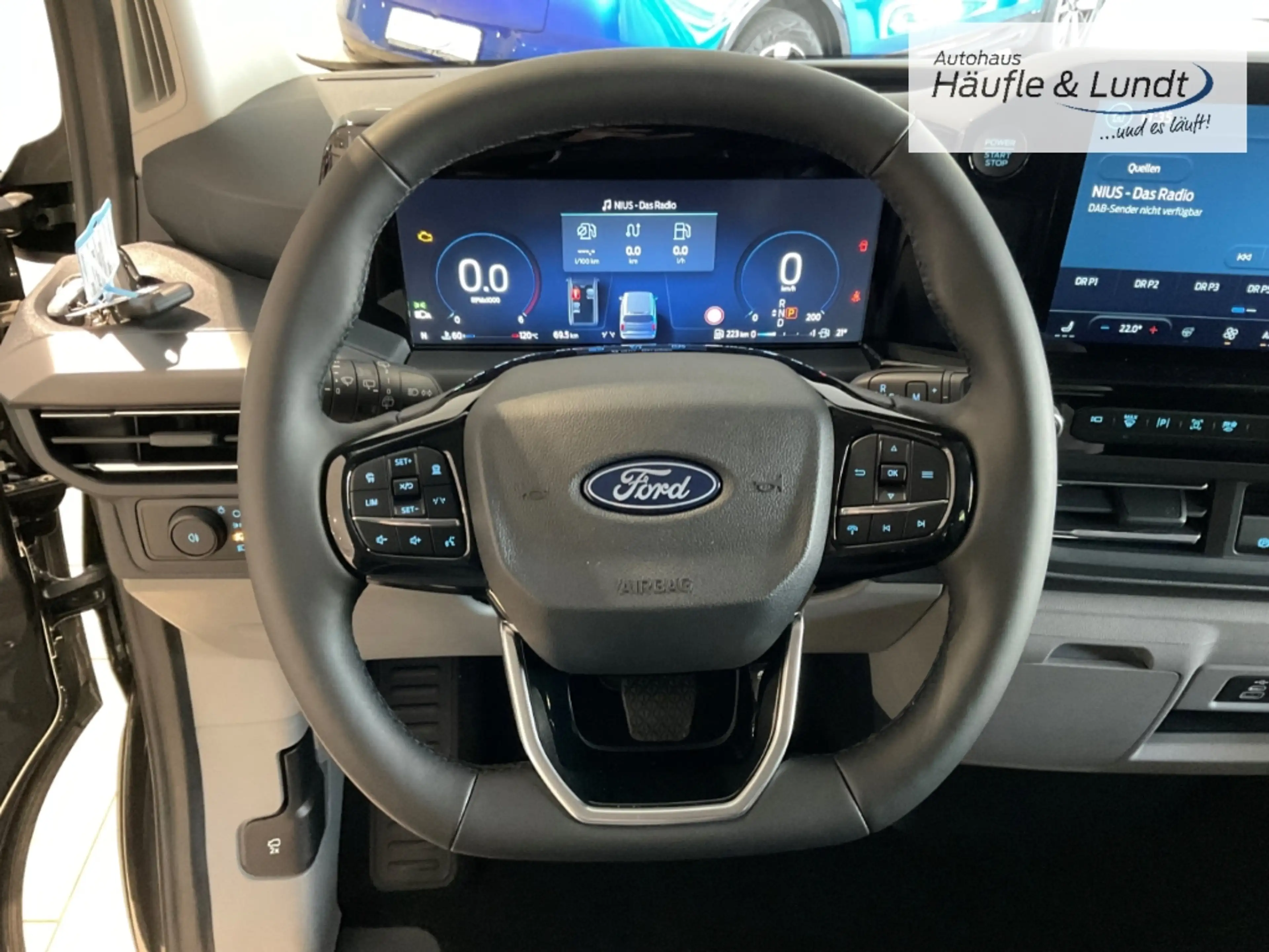 Ford Tourneo Custom 320 L2 Titanium StandHZG Navi Leder Digitales Cock — photo 11