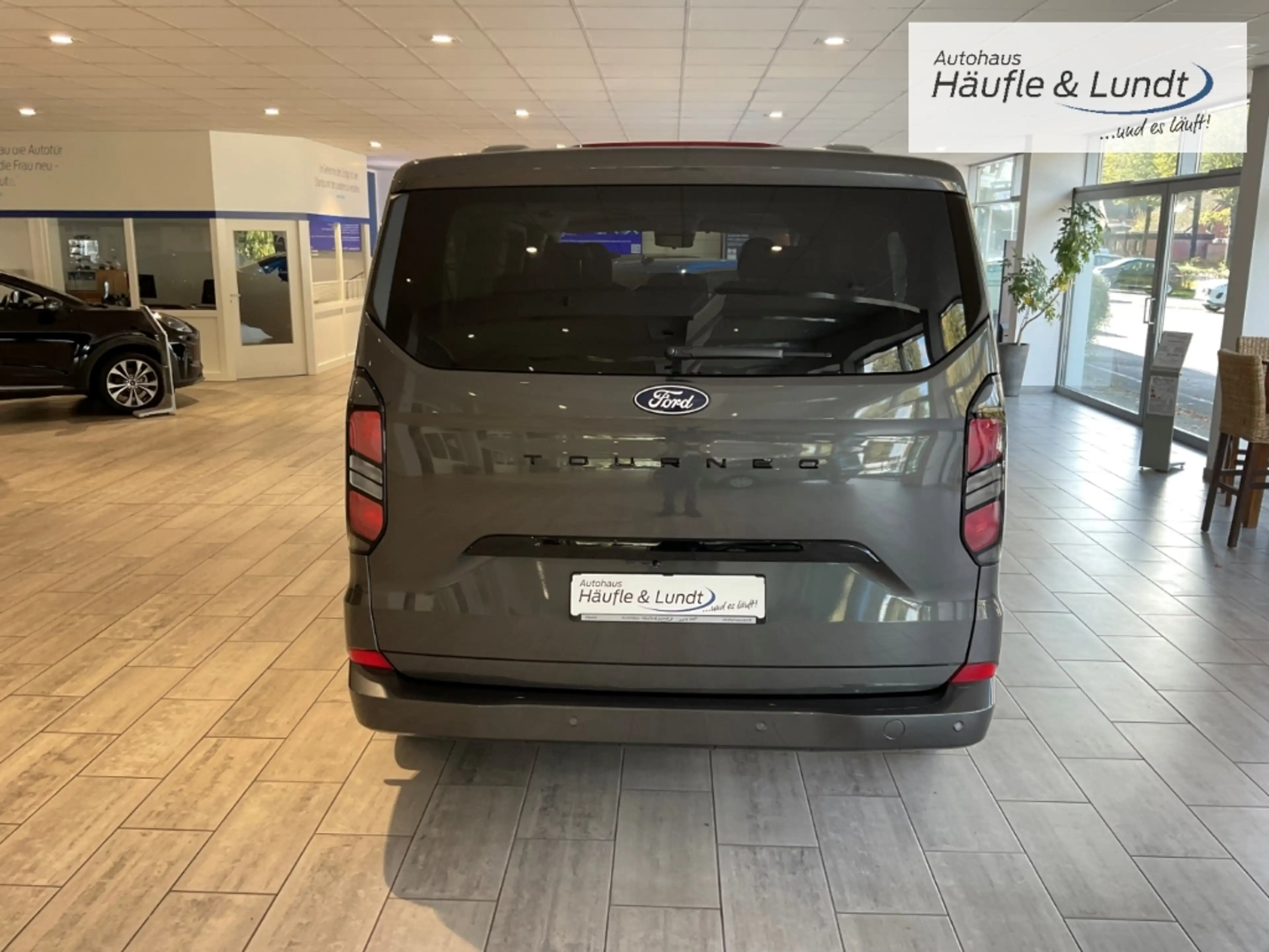 Ford Tourneo Custom 320 L2 Titanium StandHZG Navi Leder Digitales Cock — photo 6