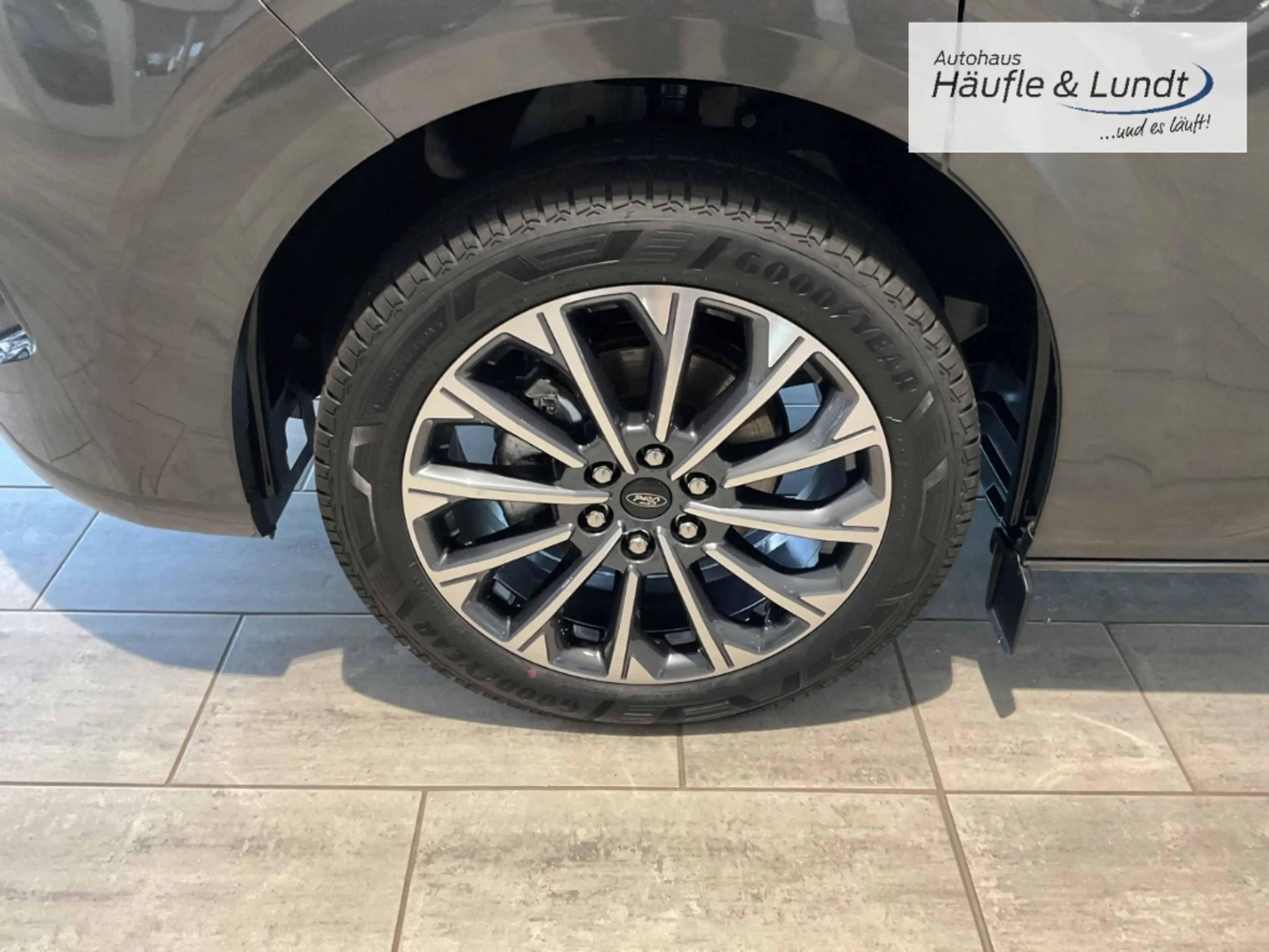 Ford Tourneo Custom 320 L2 Titanium StandHZG Navi Leder Digitales Cock — photo 15
