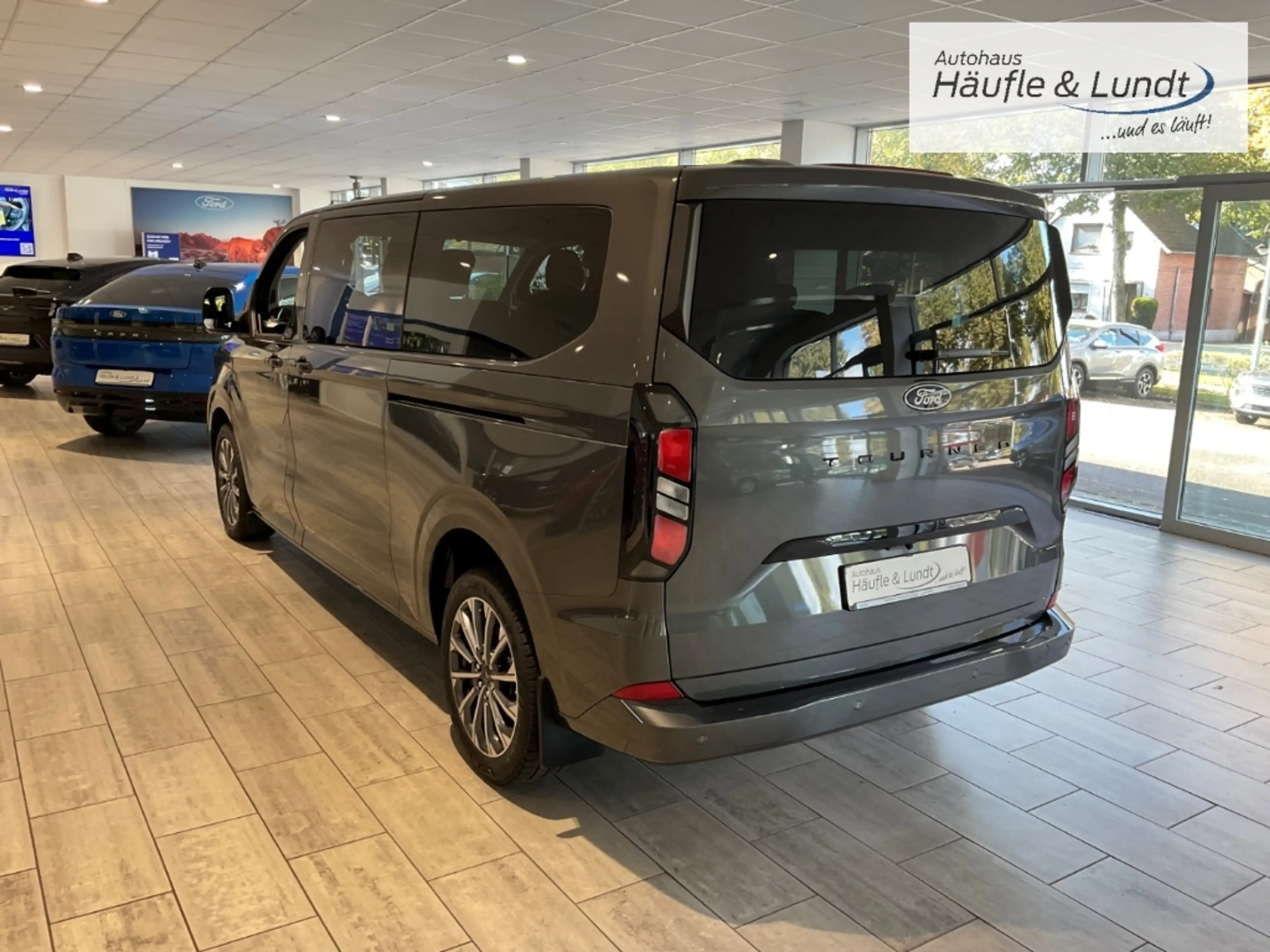 Ford Tourneo Custom 320 L2 Titanium StandHZG Navi Leder Digitales Cock — photo 4