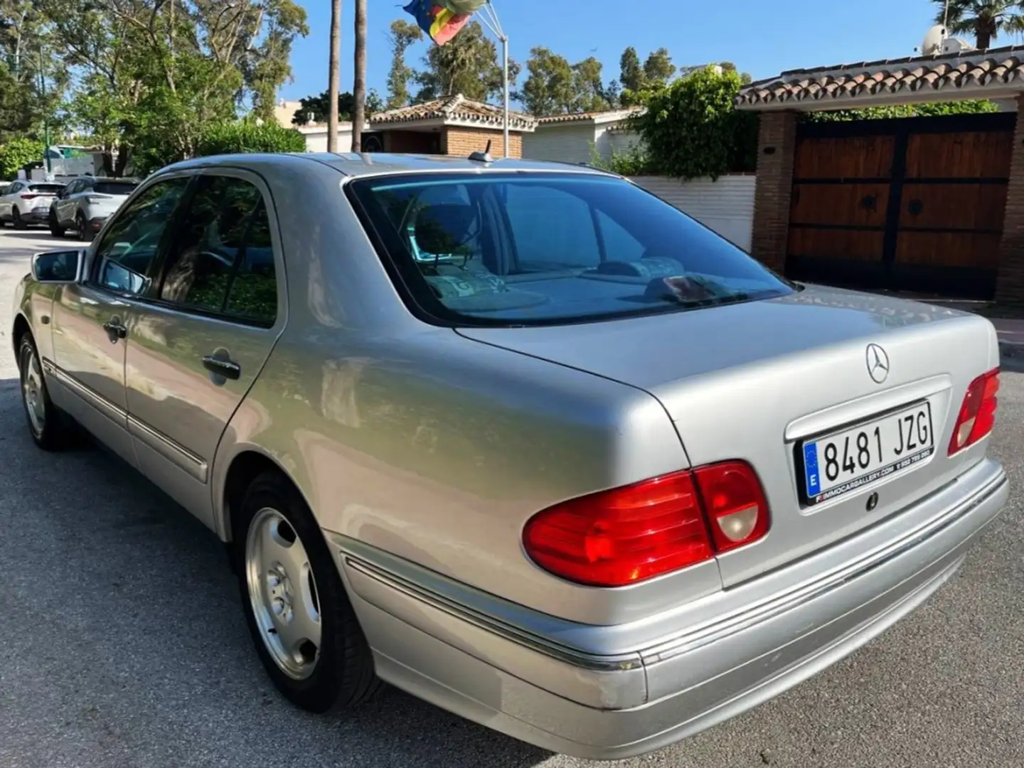 Mercedes-Benz E 320 V6 4Matic Avantgarde Grey - 2