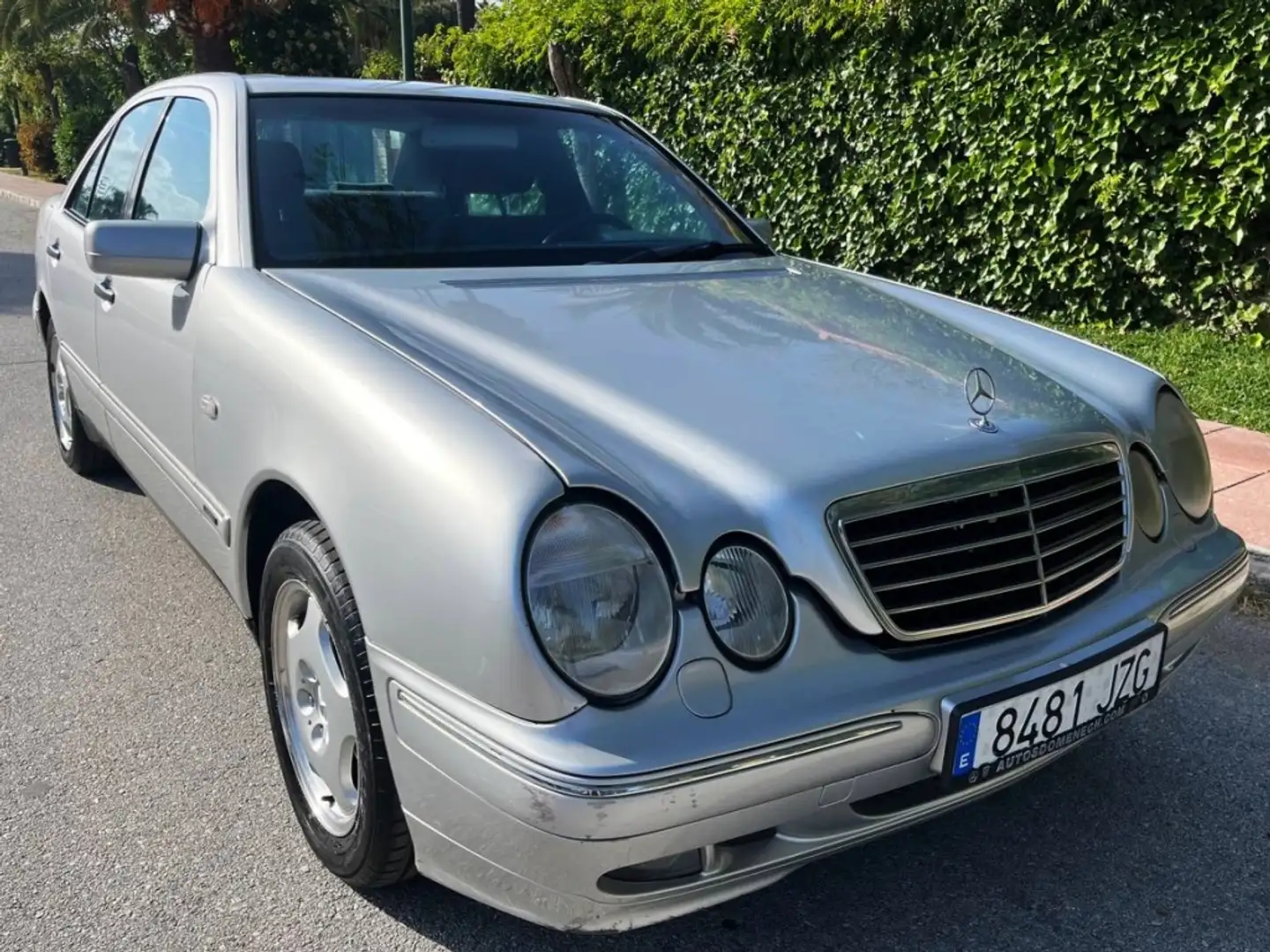 Mercedes-Benz E 320 V6 4Matic Avantgarde Grey - 1