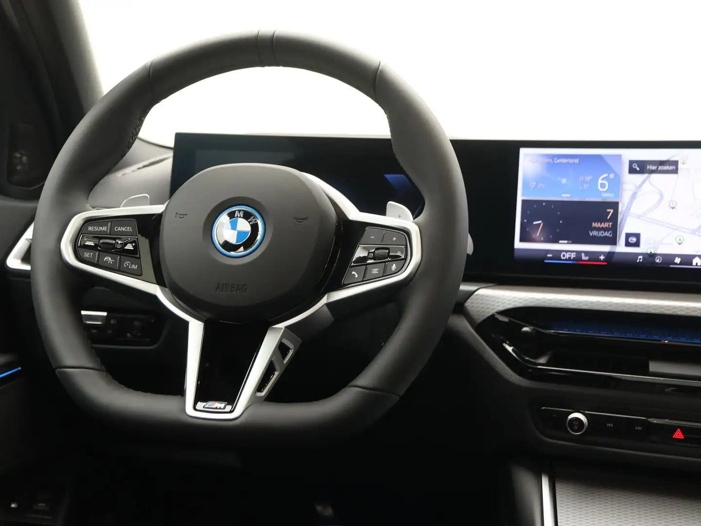 BMW 330 3 Serie 330e M-Sport Zwart - 2