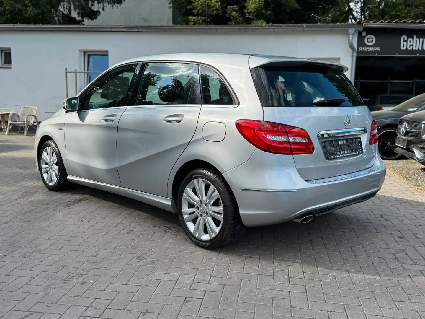 Mercedes-Benz B 200 Sportpaket Klima*Kamera*1.Hand Zilver - 2