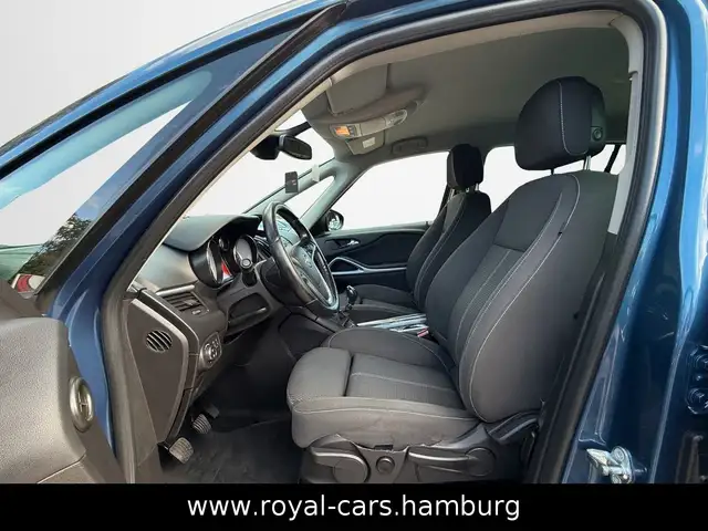 Opel Zafira Tourer view 10