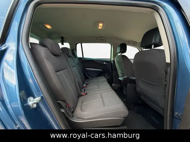 Opel Zafira Tourer view 20
