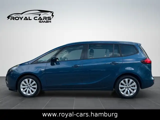 Opel Zafira Tourer view 4