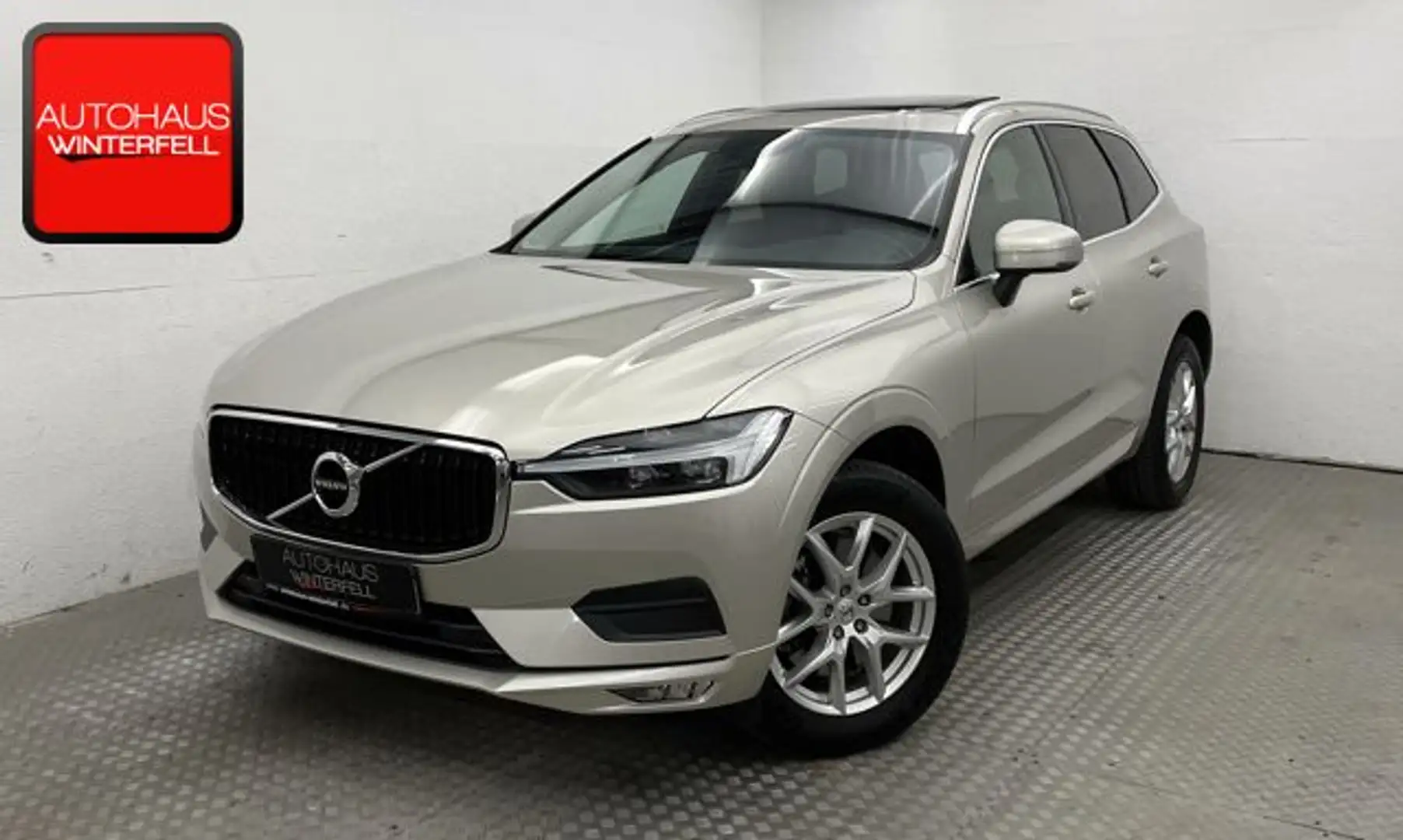 Volvo XC60 B4 AWD PANO+AHK+INTELLISAFE+KAMERA+LED+ Béžová - 1