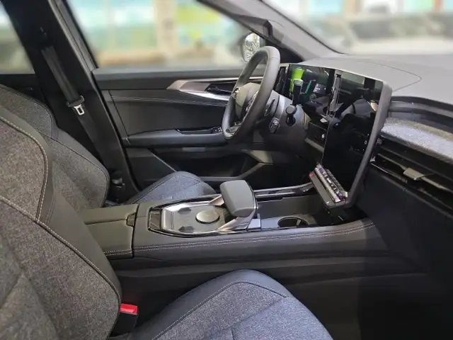Renault Austral view 14