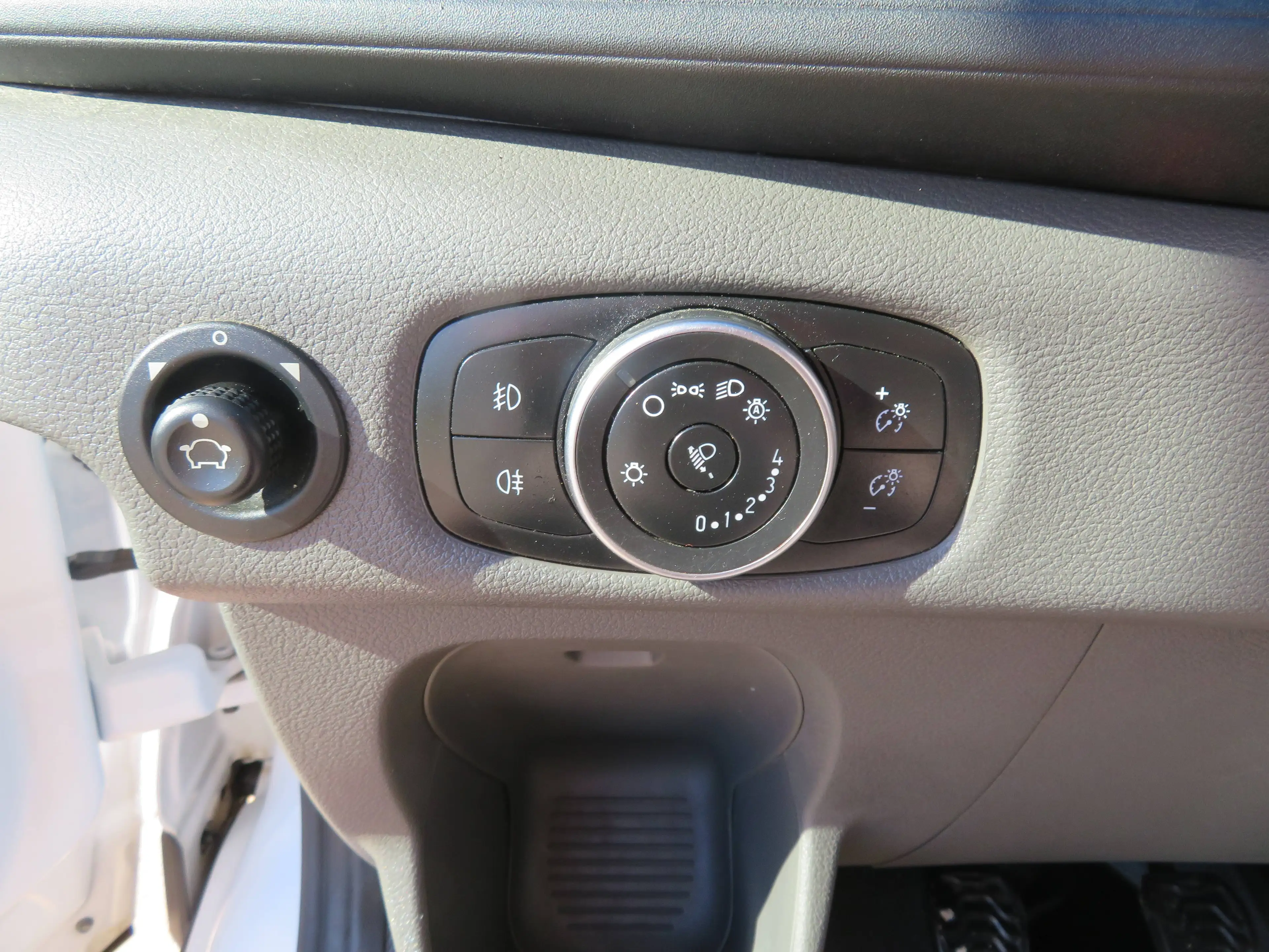 Ford Transit 2.0TDCi Kipper — photo 15