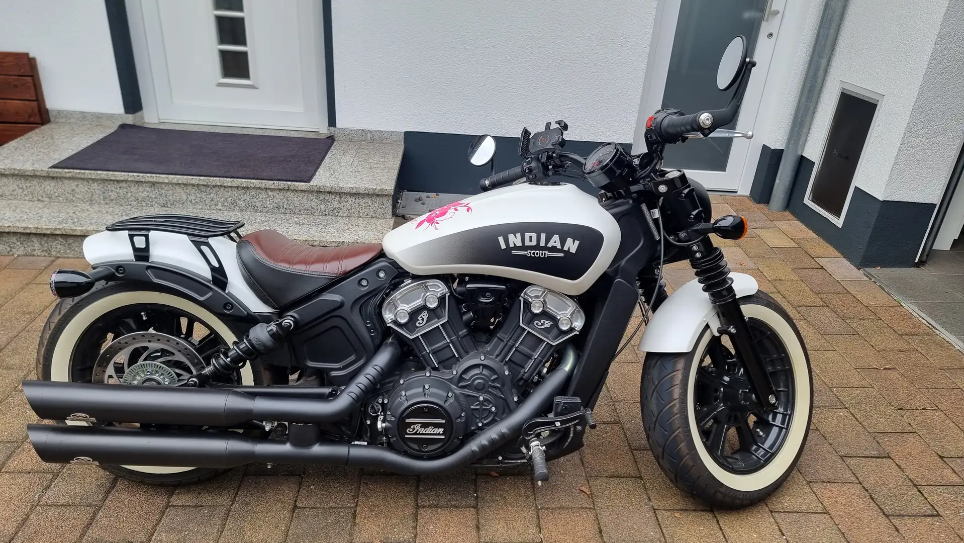 Indian Scout Bobber Blanco - 1