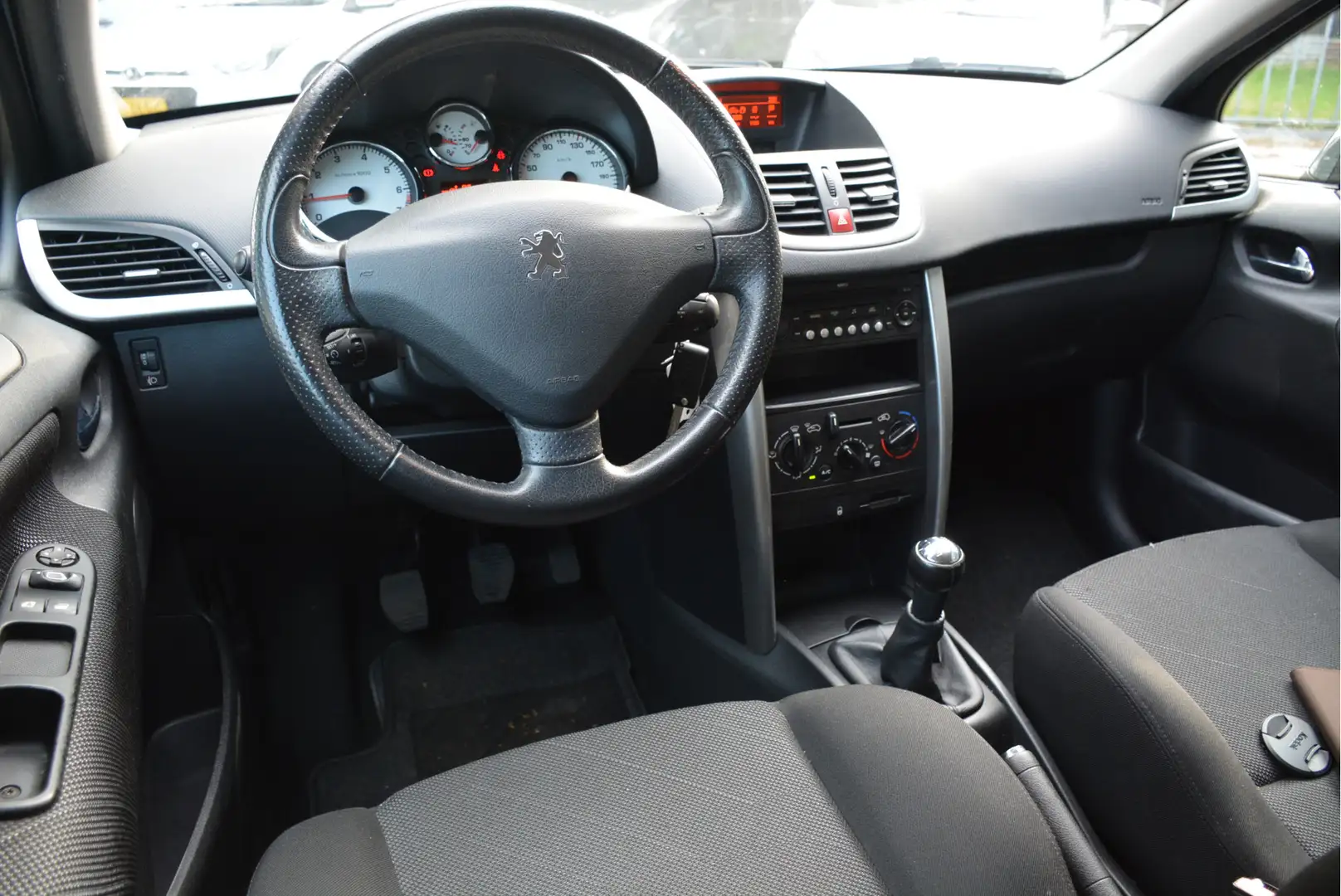 Peugeot 207 1.4 VTi Look Airco Trekhaak Grijs - 2