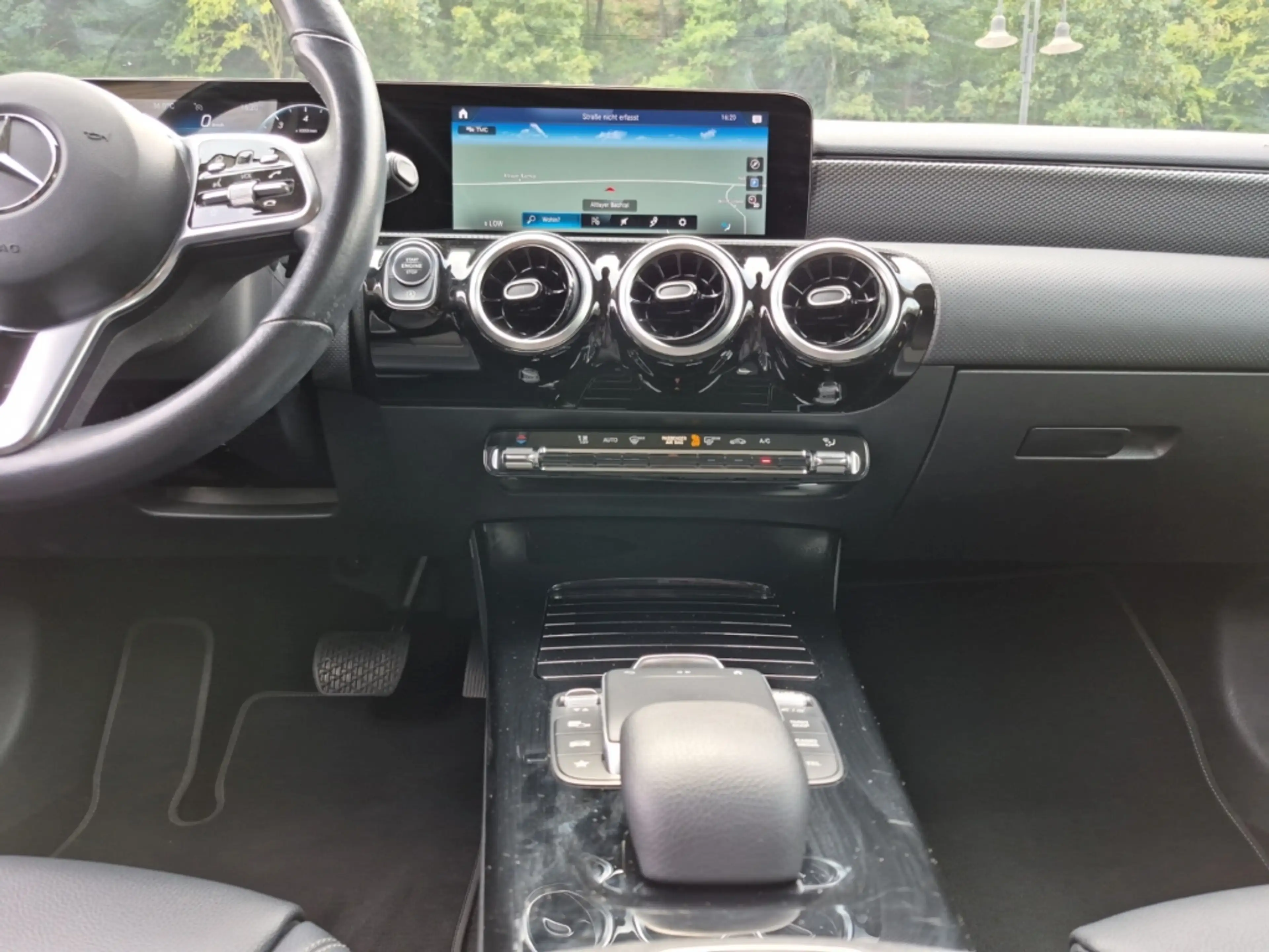 Mercedes-Benz A 220 Progressive 4Matic Navi LED-HighP Sitzheizung — photo 11