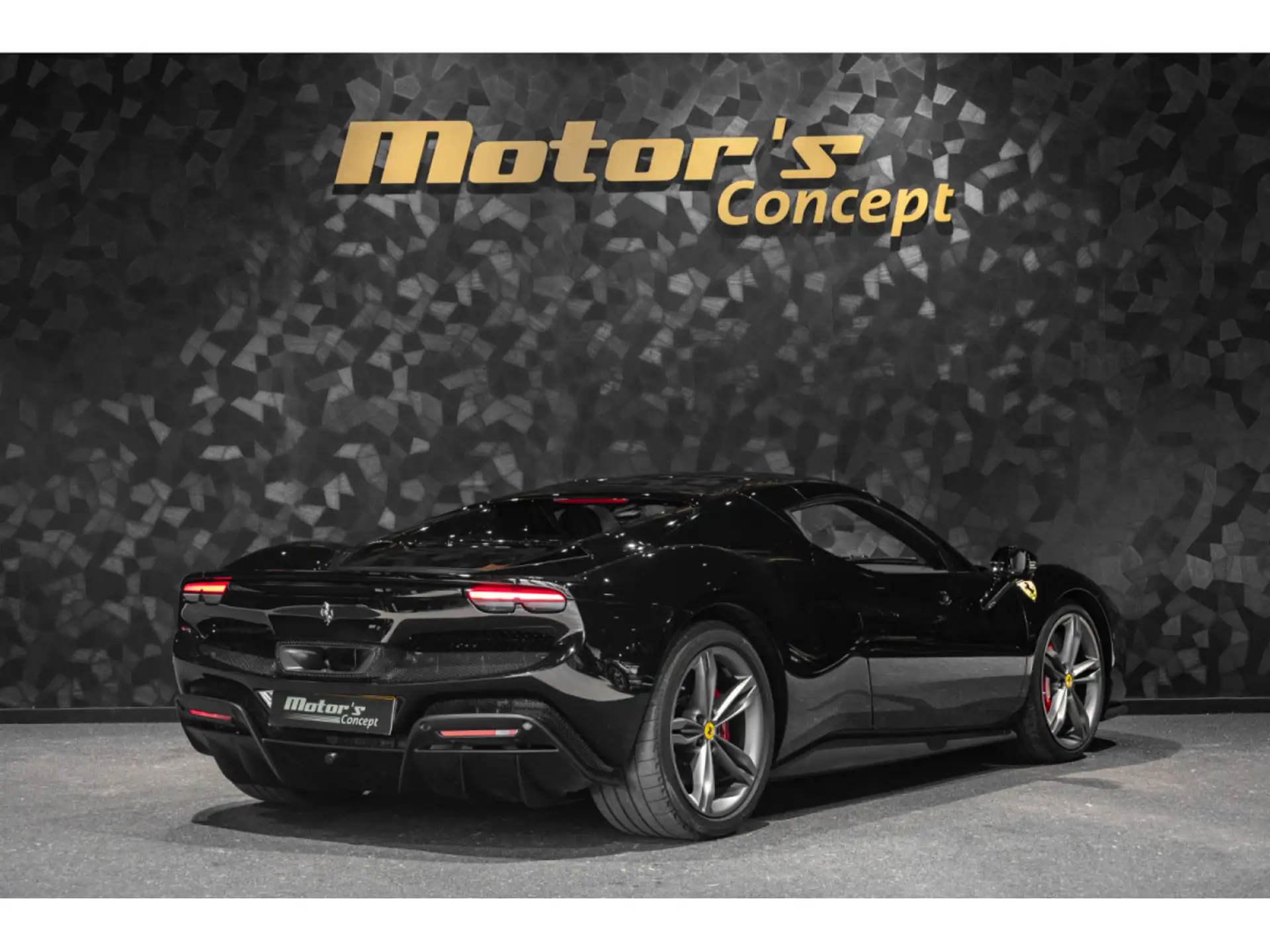 페라리 296 GTS 2025 검정 사진 3