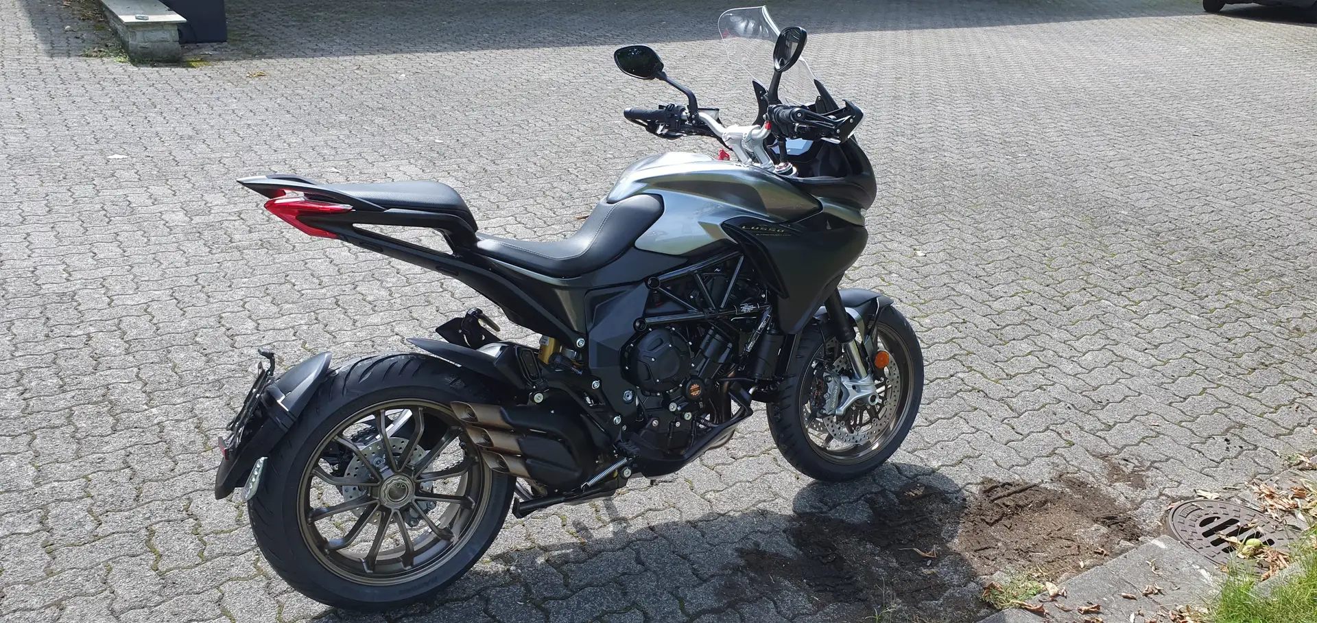 MV Agusta Turismo Veloce 800 Lusso Modell Euro5 Schwarz - 2