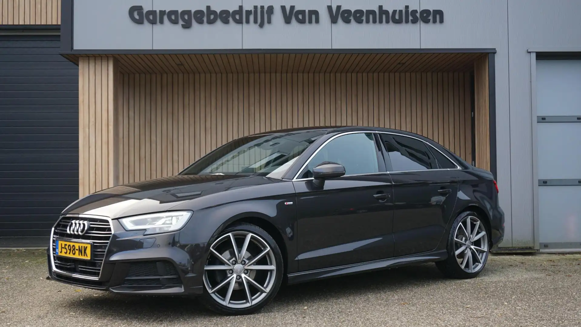 Audi A3 Limousine 1.4 TFSI 150pk 2x S-Line S-Tronic 19inch Brun - 1