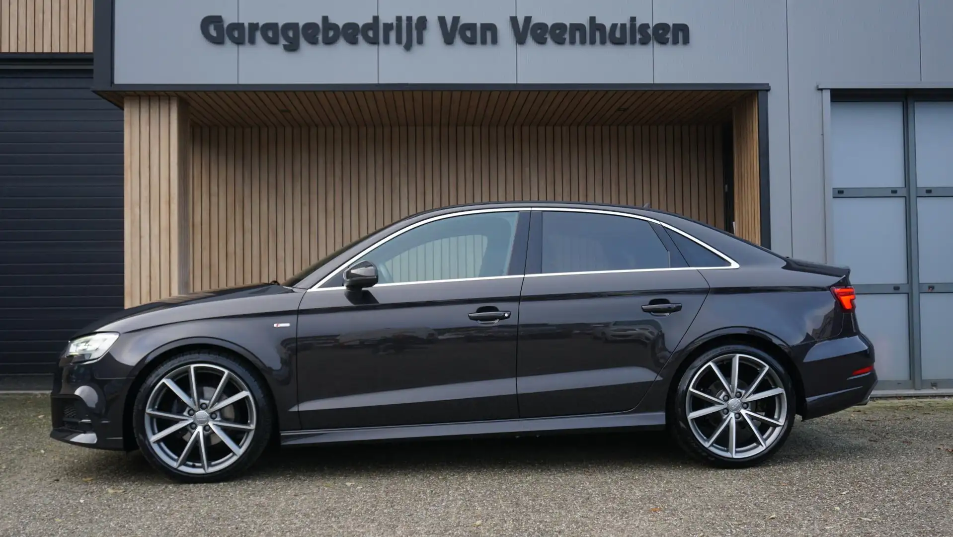 Audi A3 Limousine 1.4 TFSI 150pk 2x S-Line S-Tronic 19inch Brun - 2