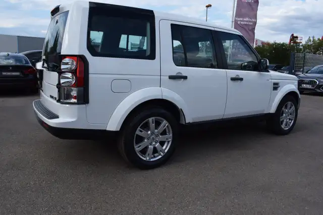 Land Rover Discovery view 13