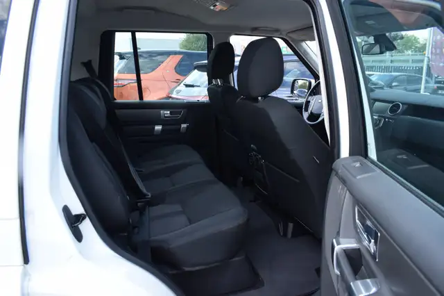 Land Rover Discovery view 9