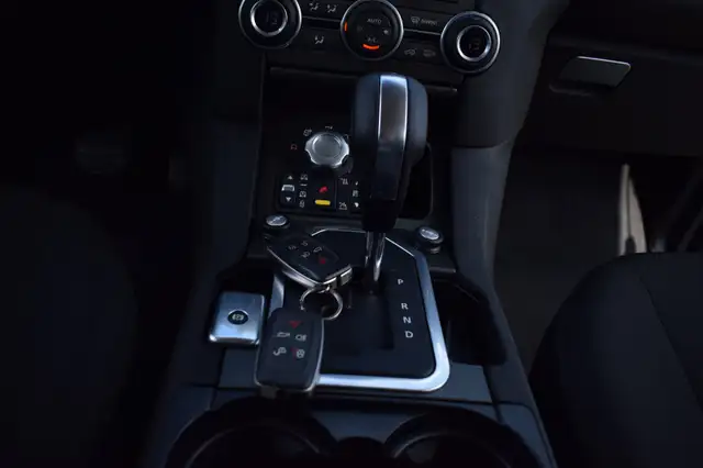 Land Rover Discovery view 11