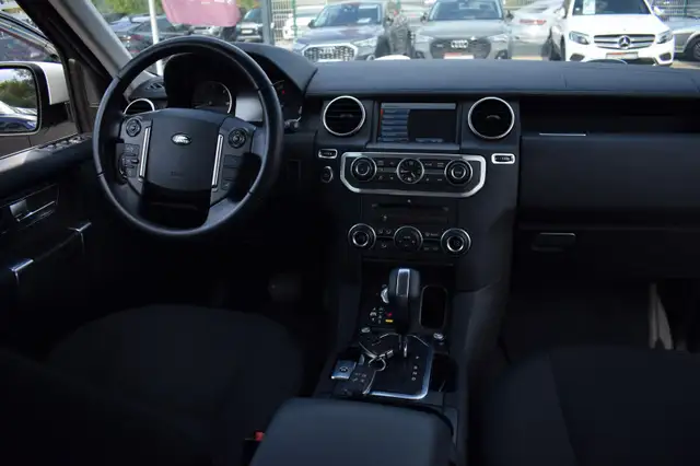 Land Rover Discovery view 2