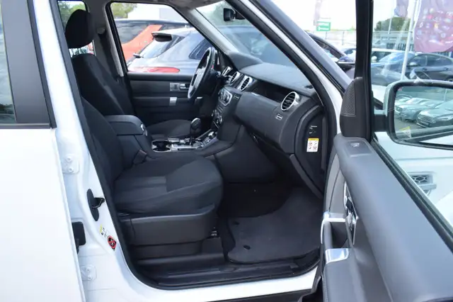 Land Rover Discovery view 7