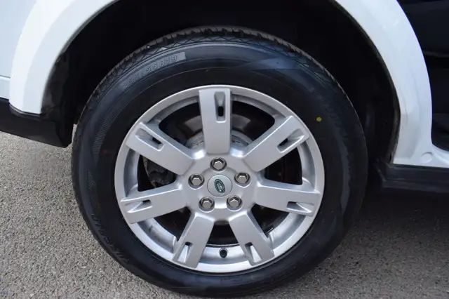 Land Rover Discovery view 8