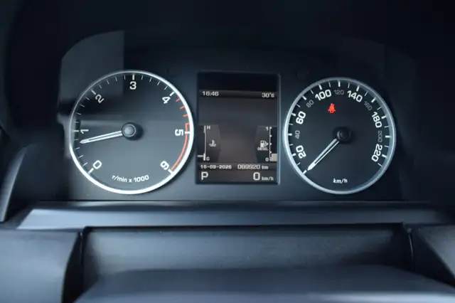 Land Rover Discovery view 14
