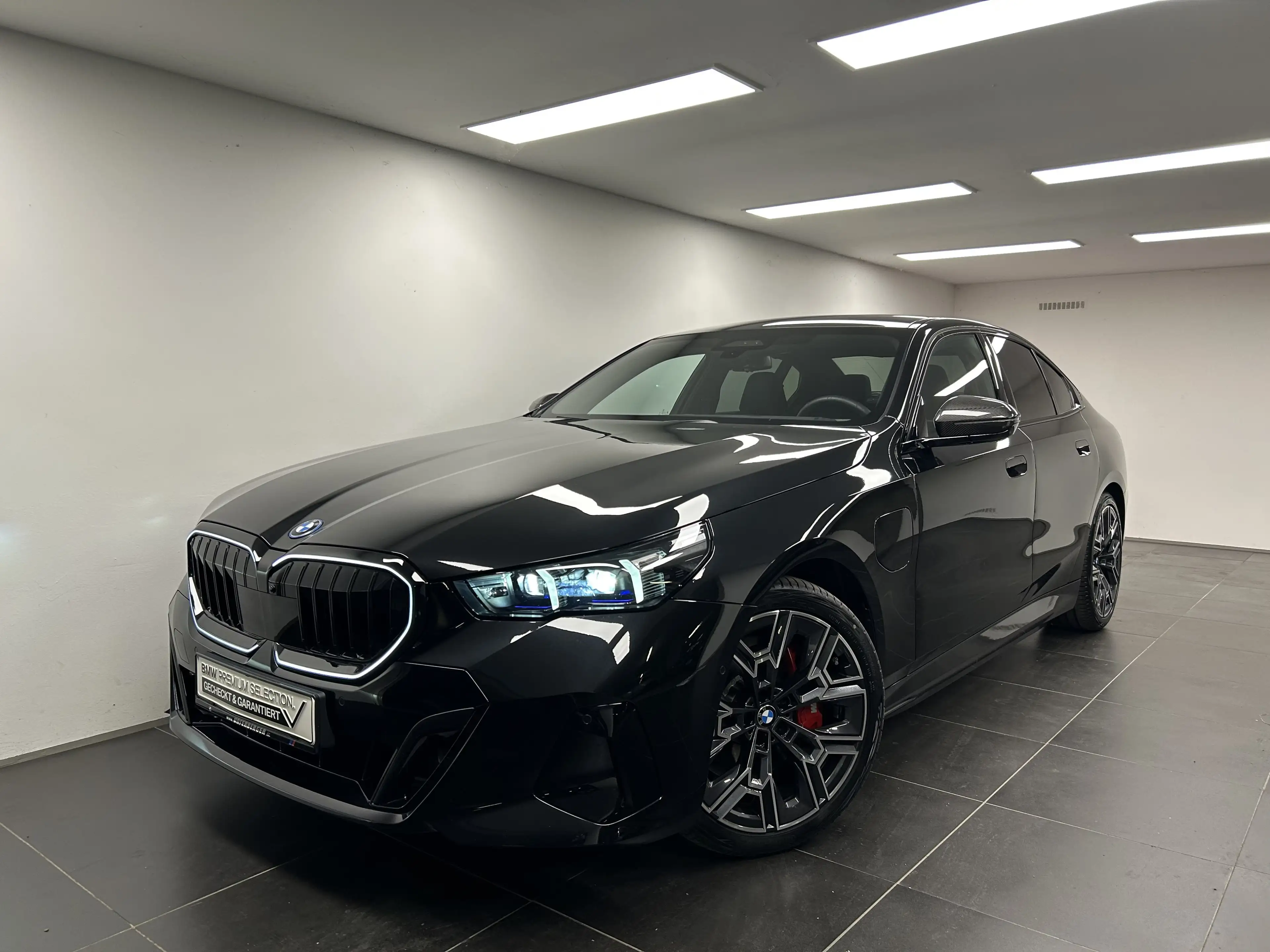 BMW 550 e xDrive Limousine — photo 8