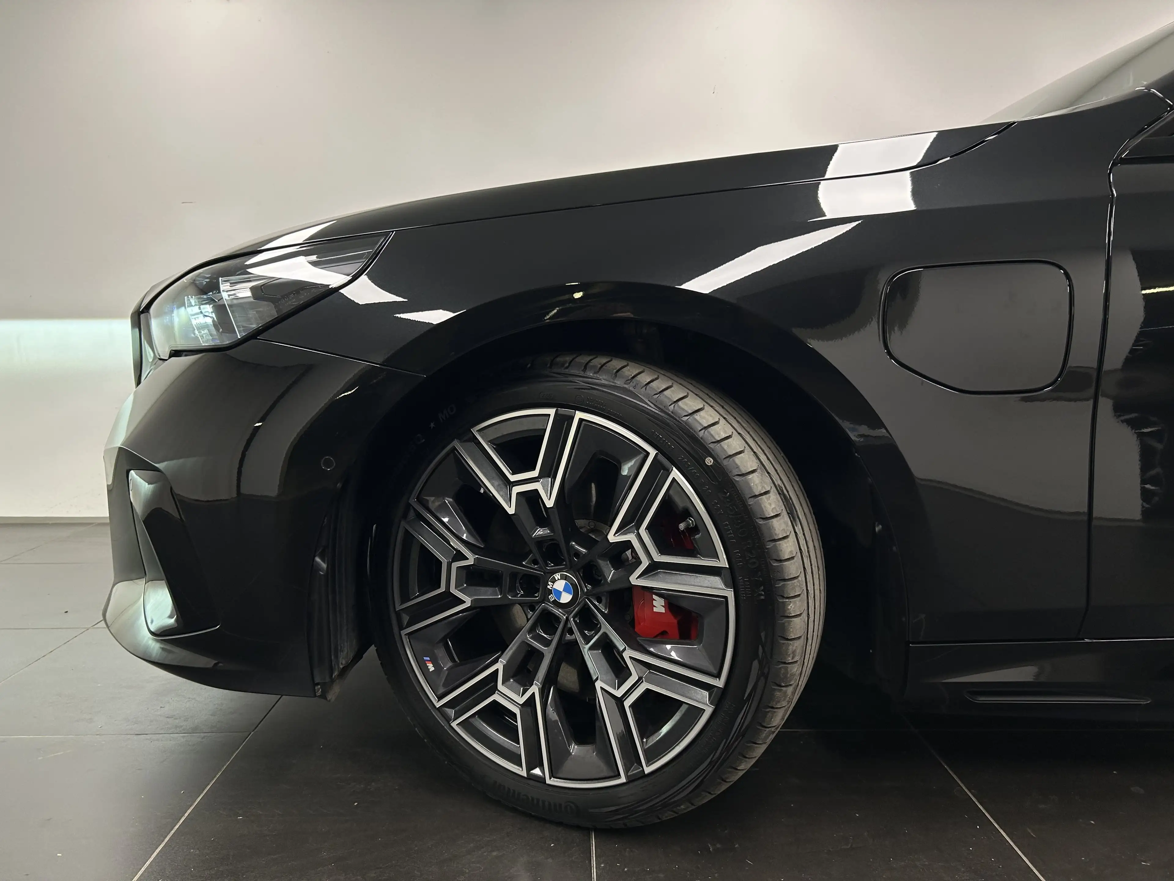 BMW 550 e xDrive Limousine — photo 10