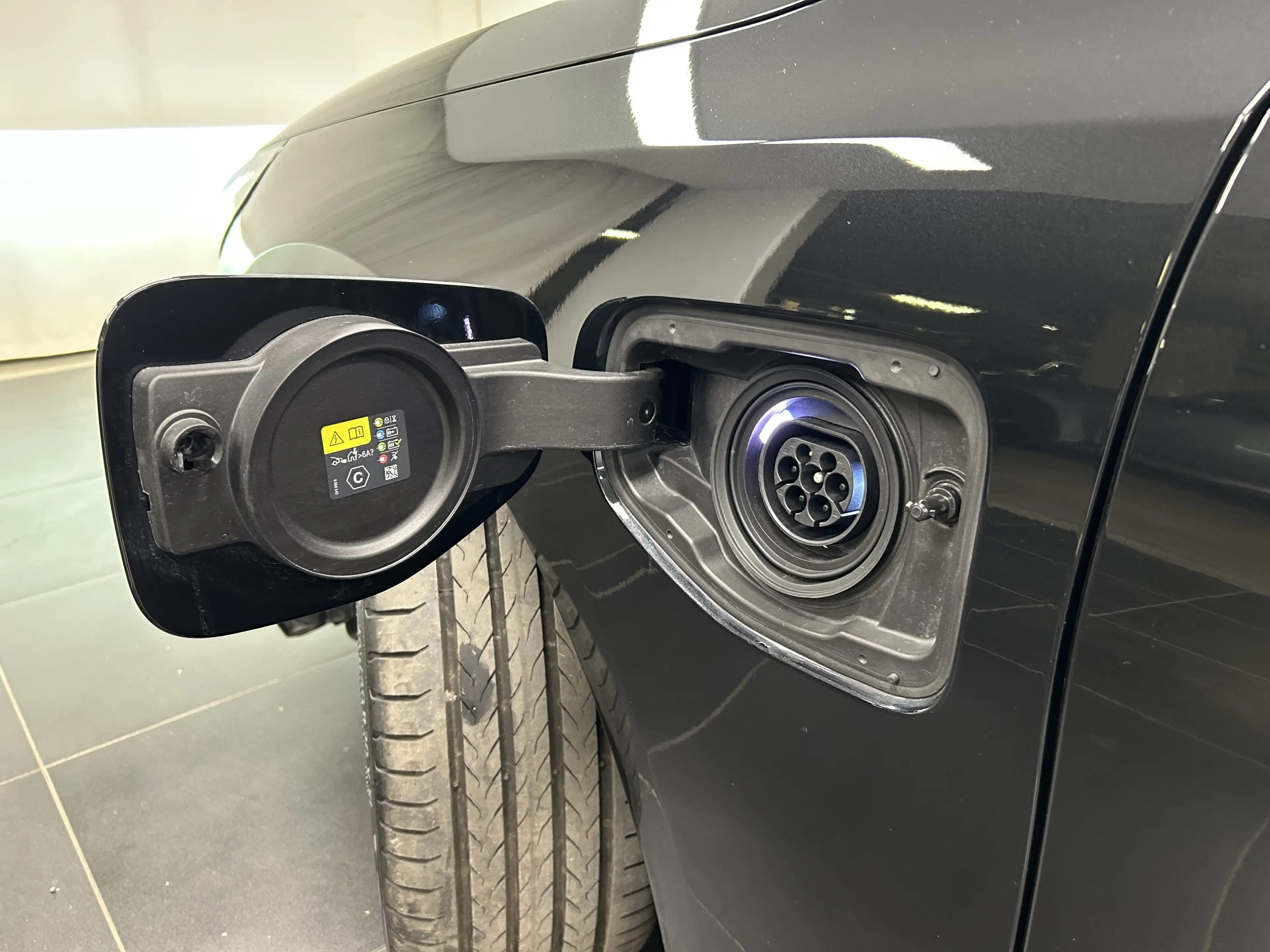 BMW 550 e xDrive Limousine — photo 12