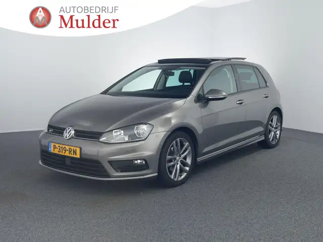 Volkswagen Golf 1.2 TSI Connected Series R-line | Pano | ACC |Carp