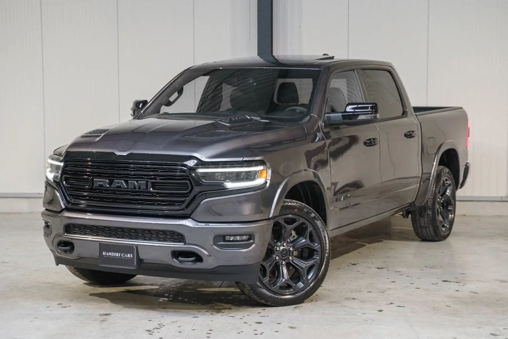 Dodge RAM New Limited € 69990 +Night Edition +Panoramic Gris - 2