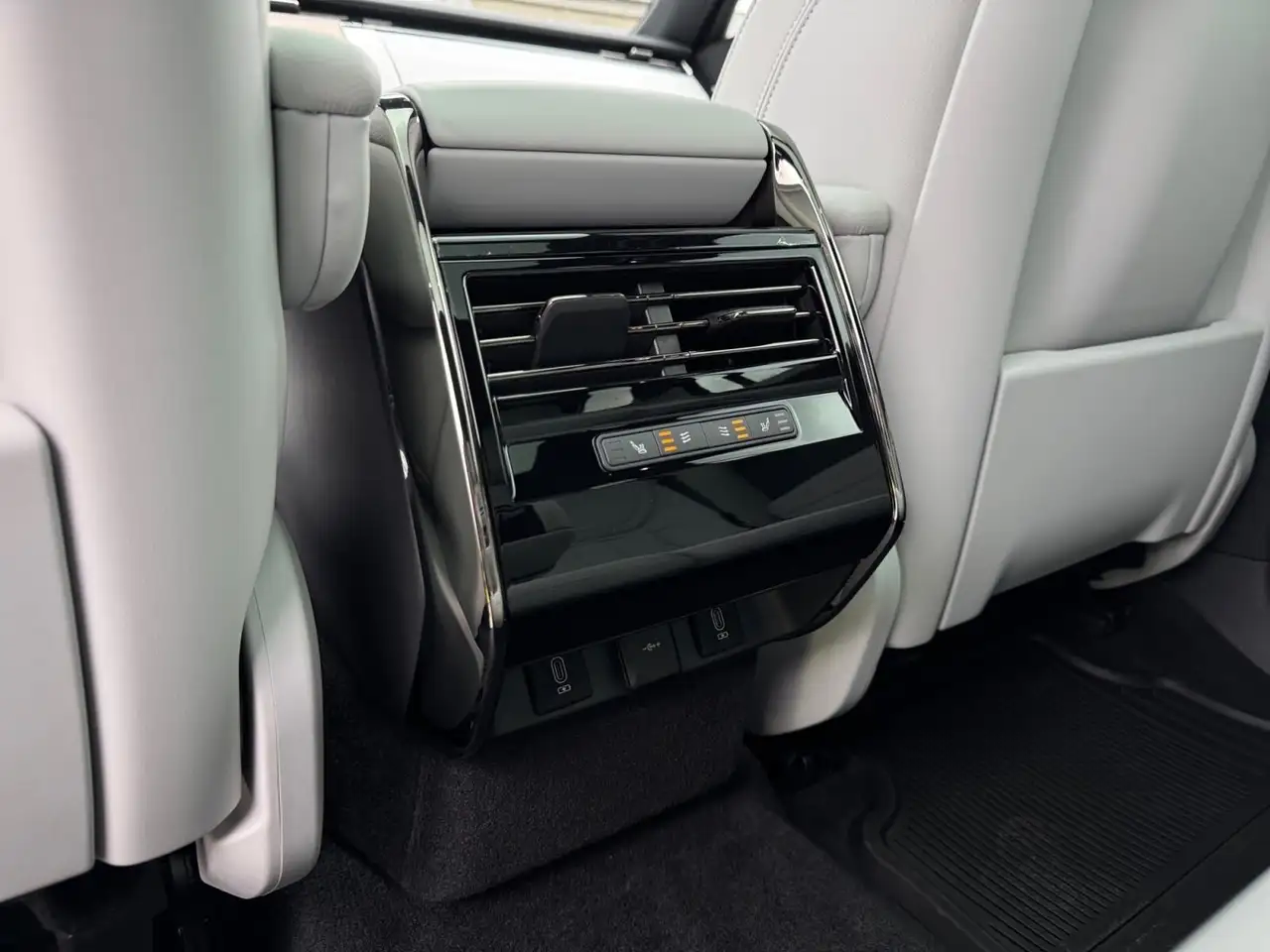 Land Rover Range Rover Sport снимка Land Rover Range Rover Sport