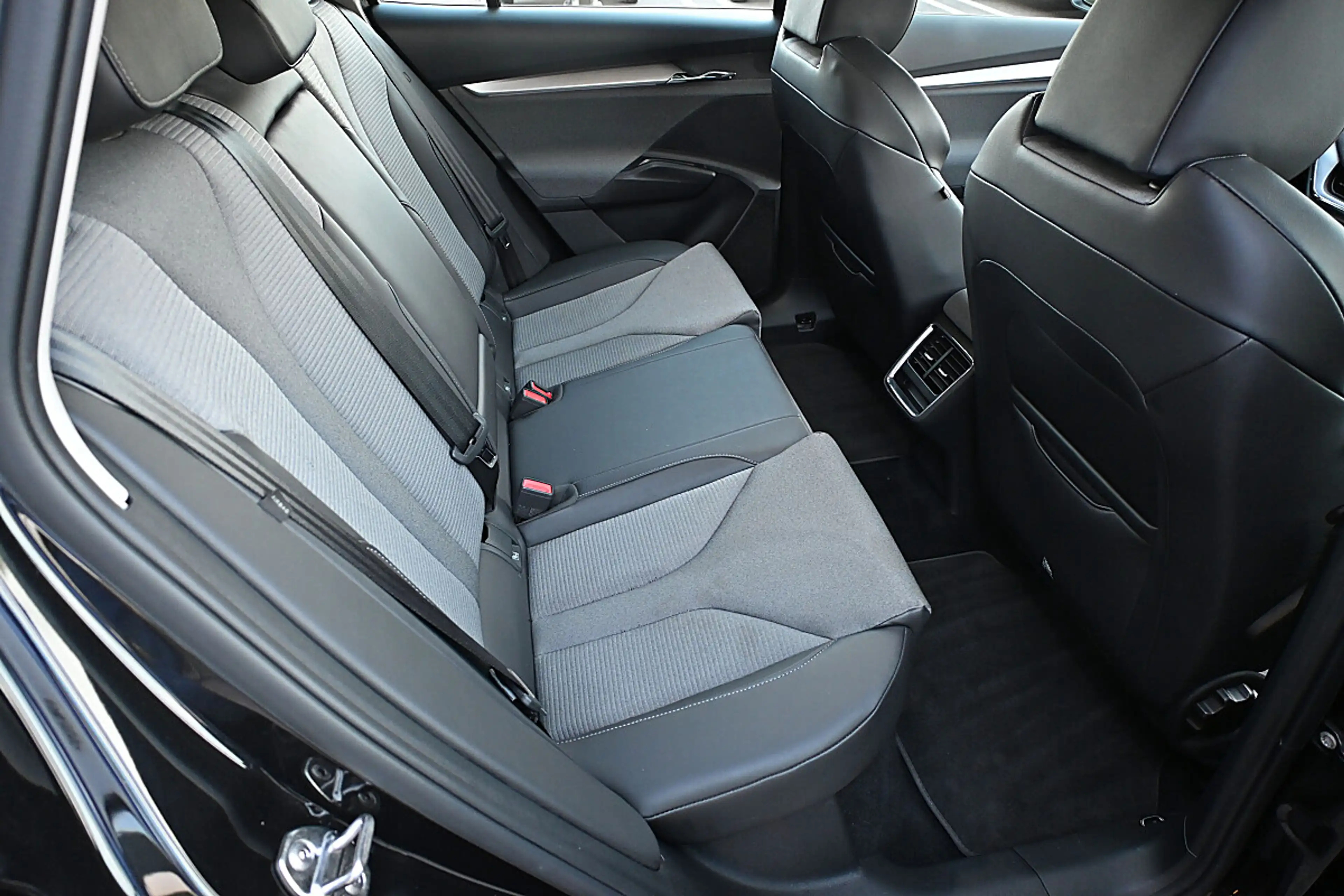 Skoda Enyaq iV 80 82kWh ACC, LED, Navi, Sportfahrwerk, Kame... — photo 10