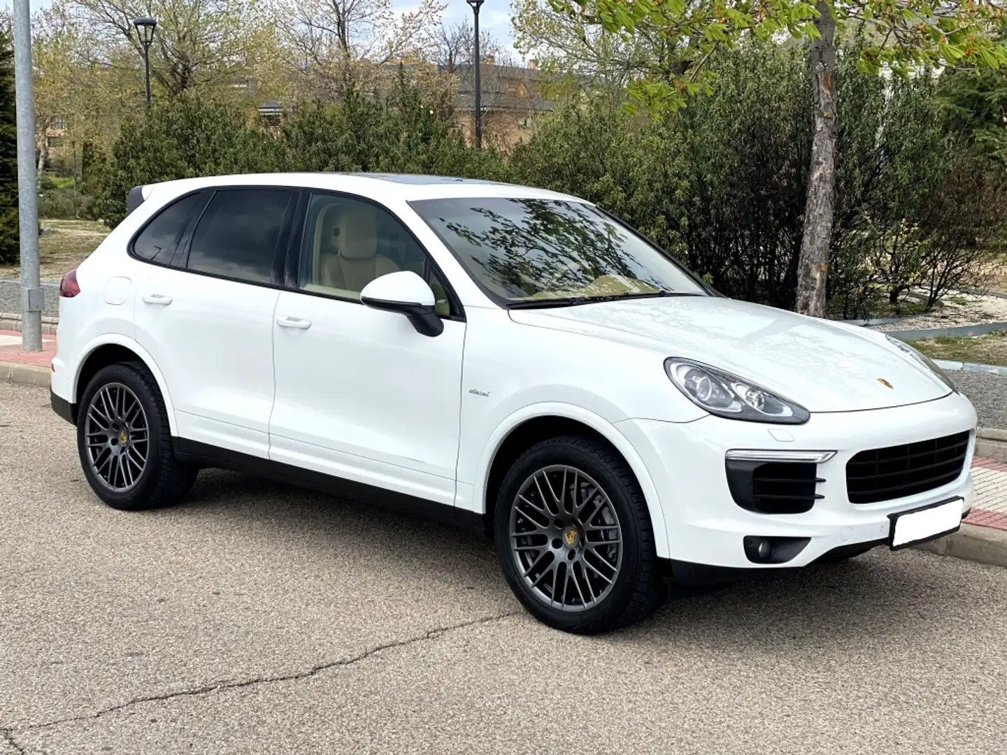 Porsche Cayenne Diesel Aut. Weiß - 1