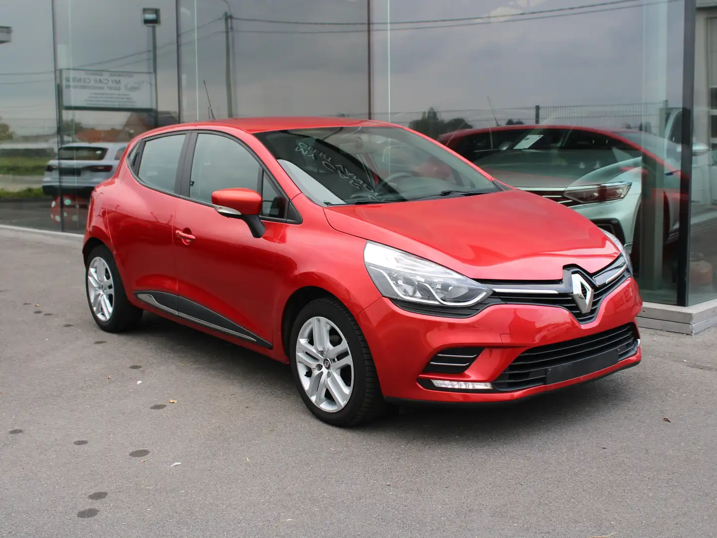 Renault Clio 0.9 TCE ZEN-AIRCO-NAVI-BLUETOOTH-USB Rood - 1