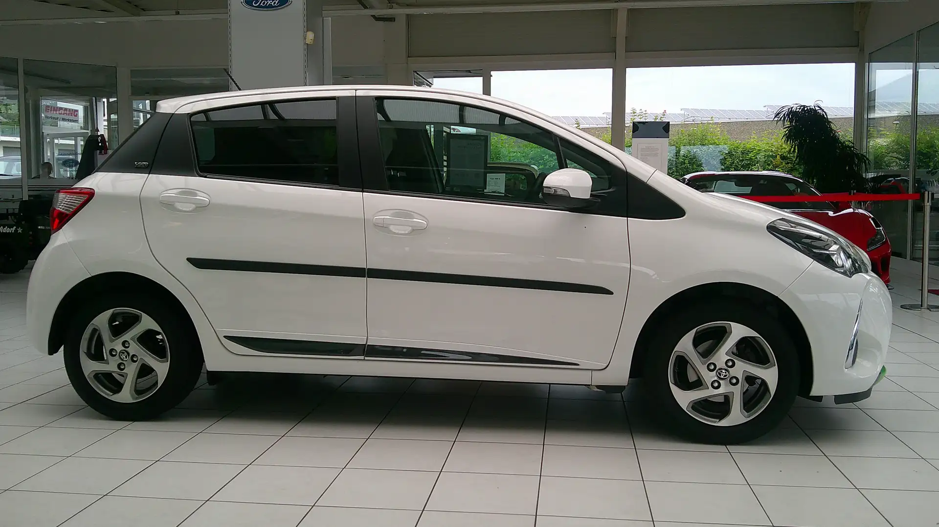 Toyota Yaris Yaris 1,5-Dual-VVT-iE Y20 Weiß - 2