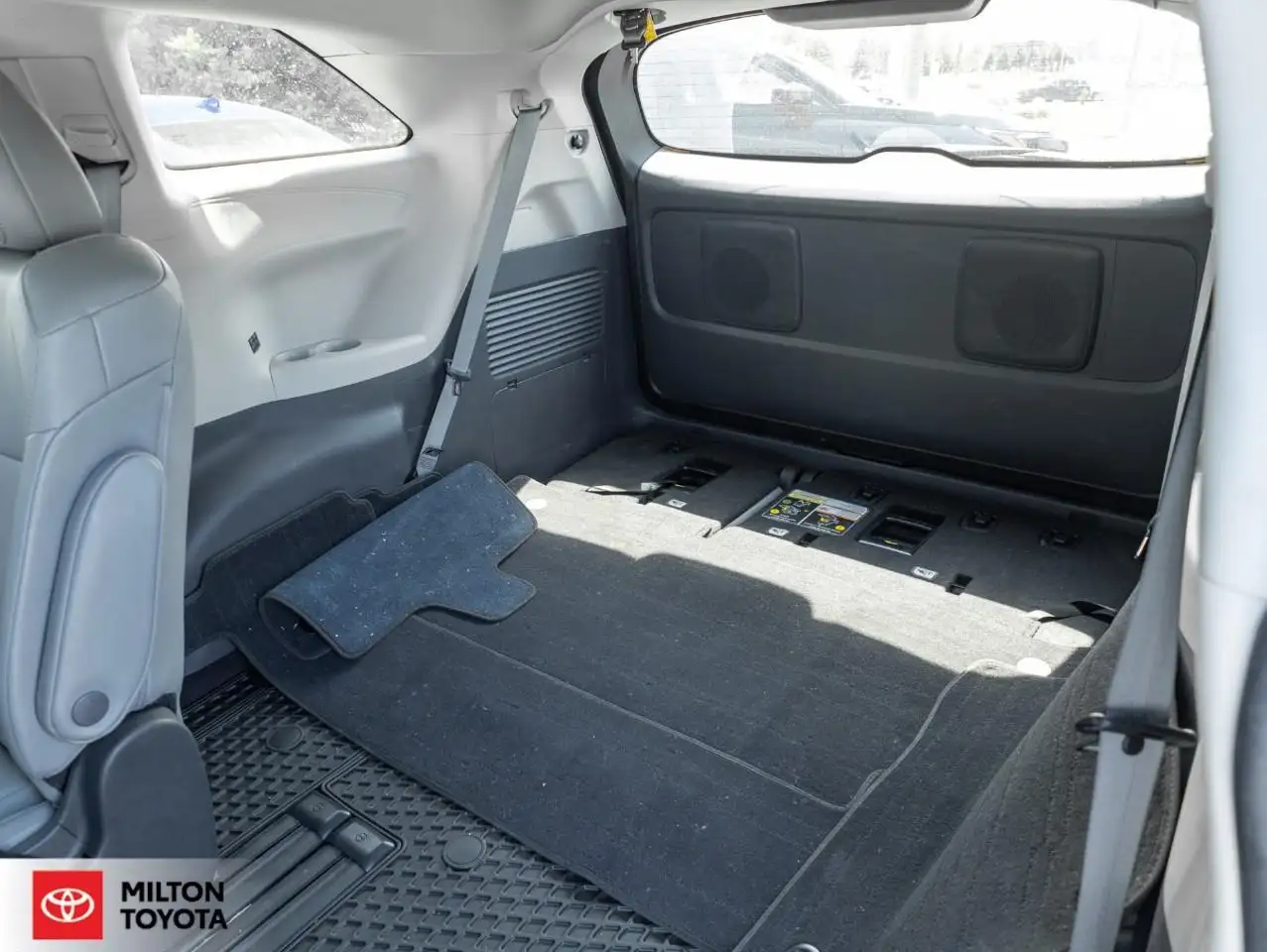 Toyota Sienna снимка Toyota Sienna