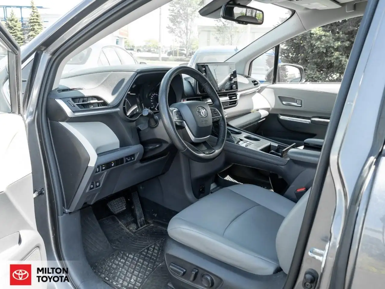 Toyota Sienna снимка Toyota Sienna