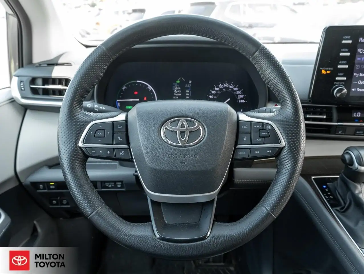 Toyota Sienna снимка Toyota Sienna