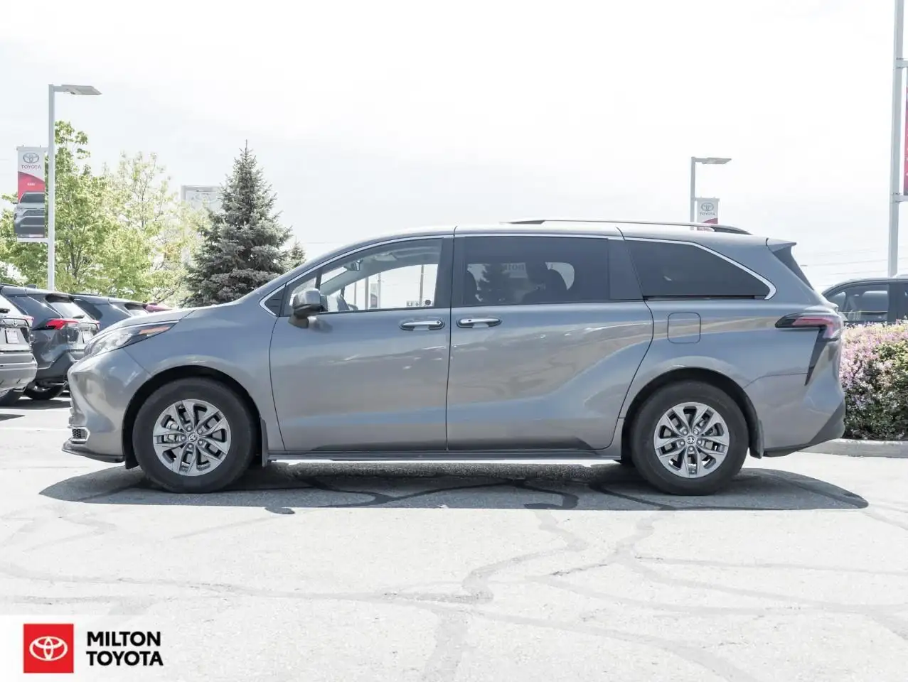 Toyota Sienna снимка Toyota Sienna
