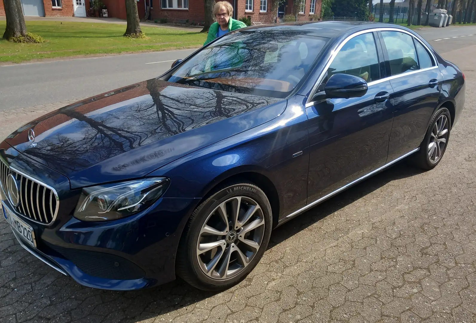 Mercedes-Benz E 350 E-Klasse Plugin Hybrid 350e 9G-TRONIC Exclusive Blau - 2
