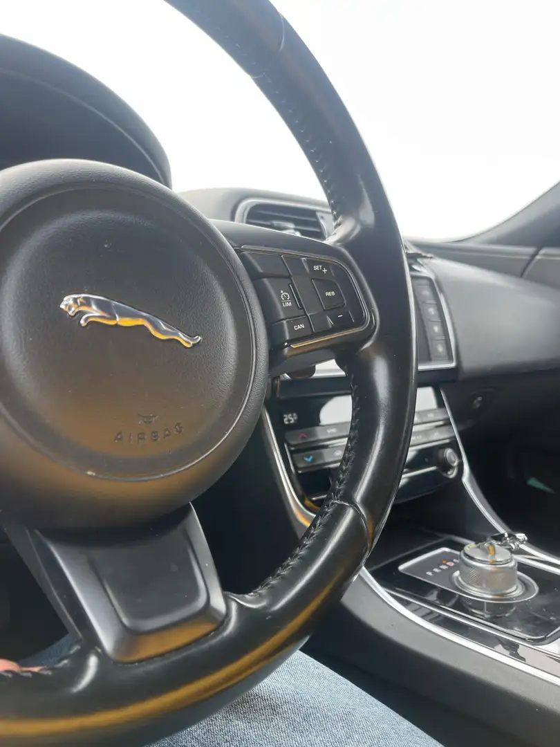 Jaguar XE 20d Pure Aut. - 2